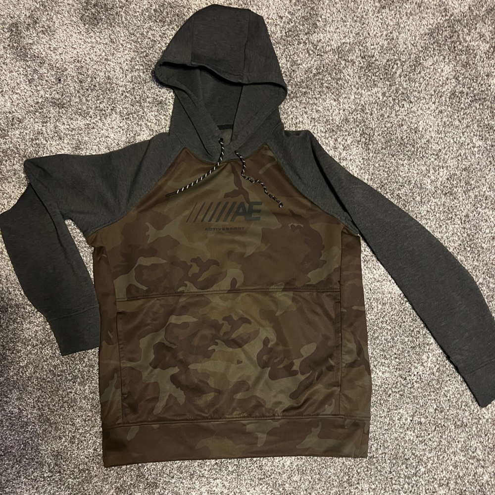 Like new!  American Eagle Active Wear Hoodie.  Men’s Large.